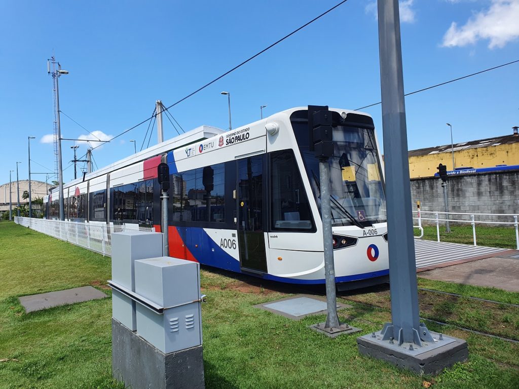 Comunicação por áudio IP facilita o dia a dia dos passageiros do VLT na Baixada Santista